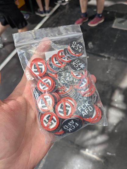 Ein großer Beutel mit FCKAFD Einkaufswagenchips