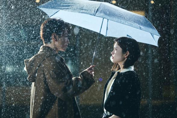 小芝風花＆佐藤健「私の夫と結婚して」場面写真＆あらすじ公開！新キャストも判明（シネマトゥデイ） - Yahoo!ニュース