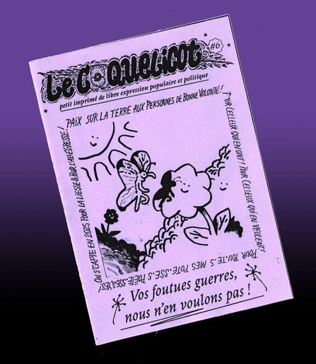 Image de la couverture du numéro 6 au papier violet qui vient de sortir. Il est écrit en haut "Le Coquelicot, Petit imprimé de libre expression populaire et politique" en titre et sous-titre. En dessous un dessin représentant une vue d'un paysage zoomé sur un papillon souriant venant butiner une fleur elle aussi souriante. Il y a un soleil à l'arrière plan gauche lui aussi souriant. C'est un format carré et autour forme un cadre de texte appelant à la paix. Sous le dessin est écrit "vos foutues guerres, nous n'en voulons pas"