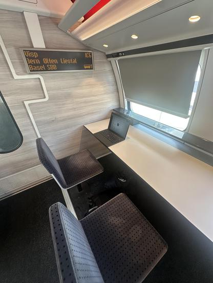 IC 2000 with table and chairs like office