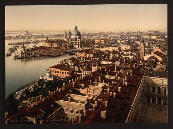 Ansicht von Venedig aus der Vogelperspektive. Kolorierte alte Fotografie
