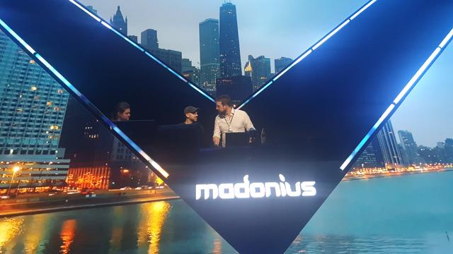 Madonius in der Mitte. Madtixx links daneben und discorders auf der ganz linken Seite. New York auf den Leinwanden