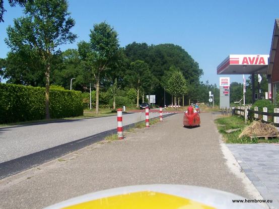 After I found the group of three velomobile riders I tagged along with them for a bit. We didn't stop for petrol, of course.