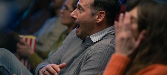 Dos espectadores en el cine. / Simonkr / Getty / simonkr