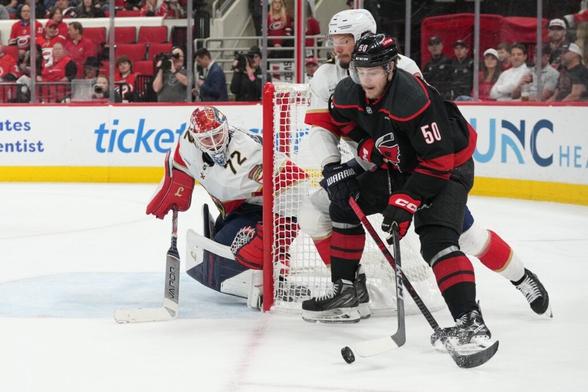 Carolina Hurricanes Extend Depth Defenceman