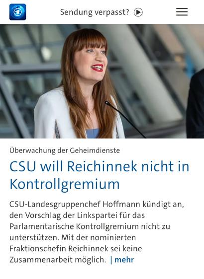 Im Bild ist eine junge Politikerin mit langen, braunen Haaren und rotem Lippenstift zu sehen, die an einem Rednerpult spricht. Sie wirkt engagiert, lächelnd und selbstbewusst. Der Hintergrund besteht aus moderner Glasarchitektur, was Transparenz und Offenheit symbolisiert. Das Bild steht im Kontrast zur politischen Realität: Während sie für einen Platz im parlamentarischen Kontrollgremium nominiert ist, wird sie von der CSU aus parteitaktischen Gründen abgelehnt. Die Szene steht exemplarisch für ein politisches Klima, in dem Machtinteressen über Dialogbereitschaft siegen und konstruktive Opposition ausgegrenzt wird.

Image description (English):
The image shows a young female politician with long brown hair and red lipstick, speaking at a podium. She appears confident, smiling, and engaged. The background features modern glass architecture, symbolizing transparency and openness. The visual contrasts with the political reality: although nominated for a seat on the parliamentary oversight committee, she is rejected by the CSU for tactical reasons. The scene illustrates a political climate where power interests outweigh dialogue, and constructive opposition is systematically excluded.🖖