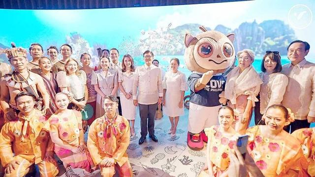 PH TOURISM AMBASSADORS President Ferdinand Marcos Jr. and first lady Liza Araneta-Marcos (center) pose for a photo with participants inside the Philippine Pavilion of the 2025 World Expo in Osaka, Japan, on June 20, 2025. With the first couple were Tourism Secretary Christina Frasco (left of center) and Deputy Speaker and Cebu Rep. Duke Frasco (behind the DOT secretary). PHOTO COURTESY OF THE PRESIDENTIAL COMMUNICATIONS OFFICE