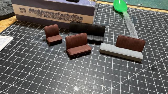 Painted seats of a VW T1 Samba Bus by Revell in 1:24.