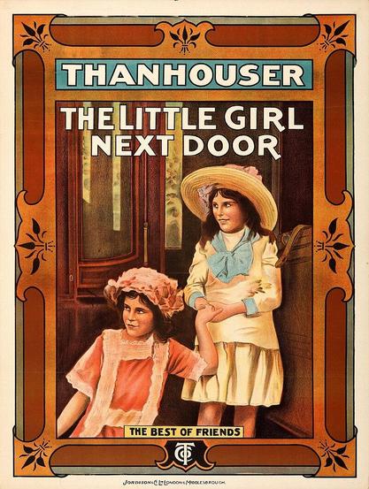 A poster for the film. We can see two girls. One of them is wearing a pink dress and a pink hat. The other one is wearing a long-sleeved yellow blouse, a yellow skirt and a yellow hat.