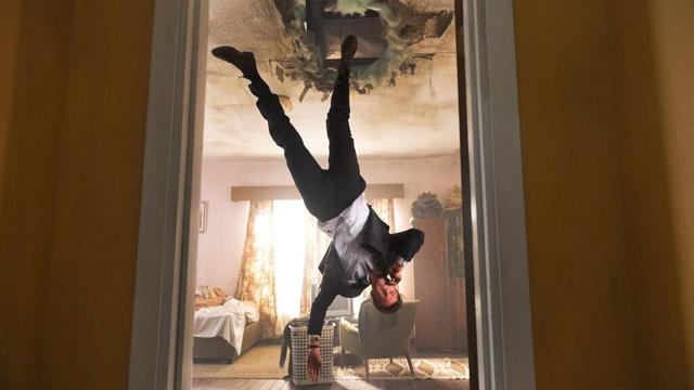 「変な家」入ったら即死！身をよじる危険なトラップ3連発／映画『Mr.ノボカイン』本編映像