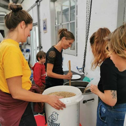 Lucie, Tania et Fanny en plein brassage