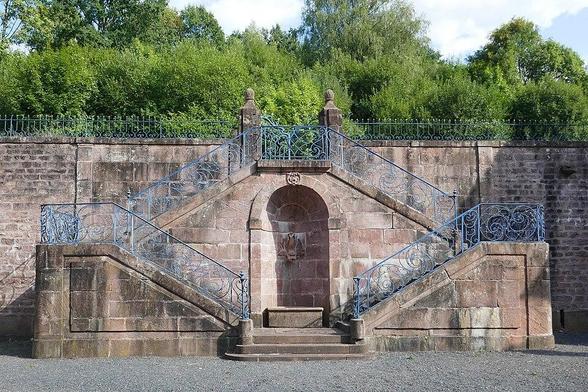 Jardins du Prince Charles à #Senones (#Vosges) Construction 3e quart XVIIIe siècle. Jardins du Prince Charles (cad. AH 62, 81, 101, 357, 358, 387) : inscription par arrêté du 22 octobre 1991.
Suite 👉 https://monumentum.fr/monument-historique/pa00107341/senones-jardins-du-prince-charles
#Patrimoine #MonumentHistorique
Photo CC-BY-SA 4.0 : Ji-Elle