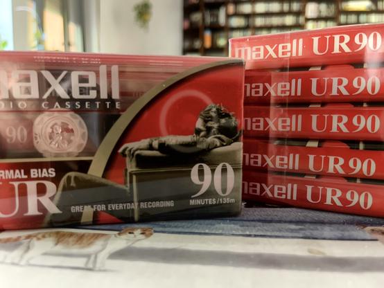 You see 2 packages of red Maxwell UR90 cassettes bundled in 5
