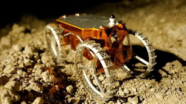 IT: il CubeRover di Astrobotic che ospiterà il modulo di codice di Matt Parker, LOOP.
Credito: Kickstarter.

EN: Astrobotic's CubeRover that will host Matt Parker's LOOP code module.
Credit: Kickstarter.