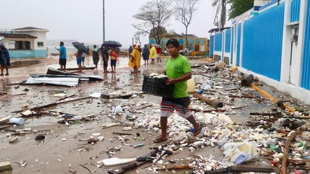 Mexico assesses damage from Hurricane Erick as rising rivers leave at least 1 dead