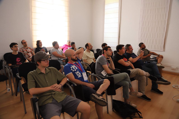 Una charla práctica y cercana sobre cómo combinar FreeDS, HomeAssistant y Solanera para llevar la energía solar y la automatización del hogar al siguiente nivel — siempre con software libre. 🌞🛠️