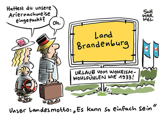 Deutsche Vater-Mutter-Kind-Familie mit Koffer, Sonnenhut und Strandball stehen vor einem Schild: „Land Brandenburg URLAUB VOM WOKEISM - WOHLFÜHLEN WIE 1933!“ Mutter: „Hattest du unsere Ariernachweise eingepackt?“ Vater: „Oh.“ Unterzeile: „Unser Landesmotto: „Es kann so einfach sein"“ (Credit: Schwarwel)