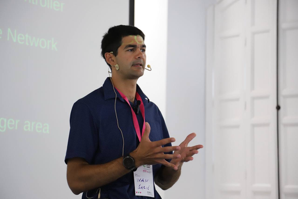 🌱 Ivan Šarić just presented the Open Source Smart Garden at #OpenSouthCode25!  An inspiring session showcasing how sensors, Zigbee, Prometheus, and Grafana come together to deliver real-time garden data — all ready for future machine learning integration.