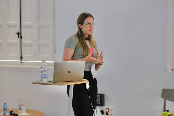 Images tell stories but also affect speed, data usage, and user experience. In this session, we learned how to optimize using: 🔍 srcset & sizes 📱 DPR (Device Pixel Ratio) 🚀 Loading behavior  Thanks to Elena and everyone who joined for a practical deep dive into improving web performance!
