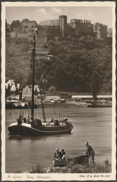 Monochrome real photographic postcard showing a view of the Burg Rheinfels above Sankt Goar or St Goar in Germany.

Published by F.G. Zeitz, Königsee-Obb, No 2669, c.1940s.

Postally unused.

Good condition, with very slight corner bumps, but small light bend to centre.