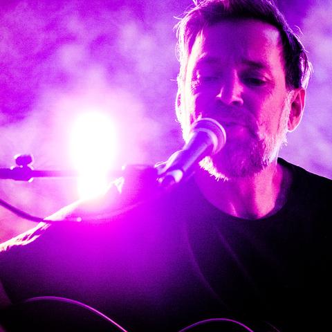 @stef_lindberg (g) beim Terrassenkonzert im @okh_vb.

Ein glücklicher Mann. Ein wundervollle Location für ein Konzert einer vackraste banda.

🌍 Offenes Kunst- und Kulturhaus Vöcklabruck
🌐 https://www.okh.or.at/Veranstaltung-annakatt