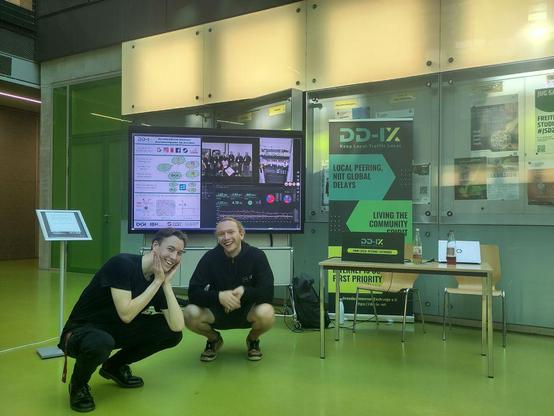 Maurice und Tassilo vor dem DD-IX Stand.