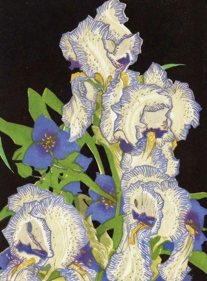 Sur fond noir, peinture d'un bouquet de grands iris blanc aux bordures mauves entrelacés à de petites fleurs mauves trilobes.