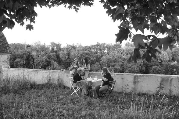 Le pot après le spectacle dans le jardin du bastion de la Tour Beurdelaine