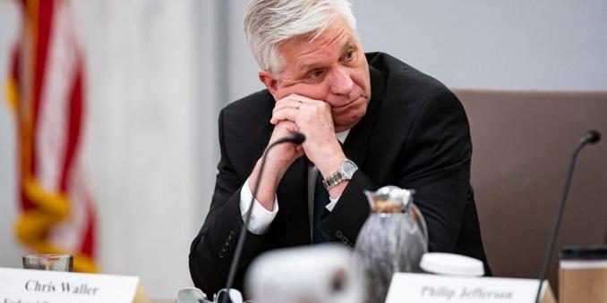 Fed governor breaks ranks and says rate cuts could resume next month