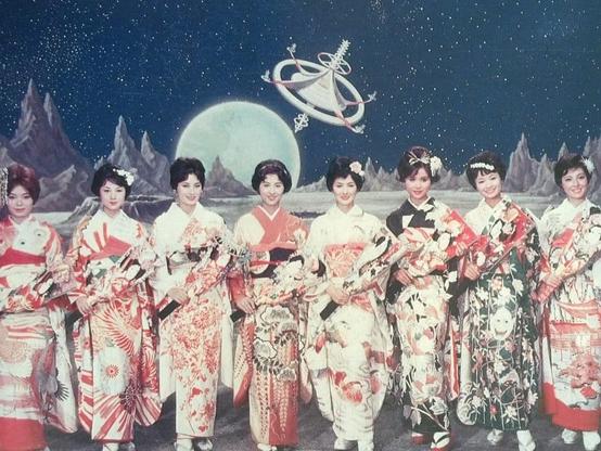 Toho Darling’s Akemi Kita, Misa Uehara, Yumi Shirakawa, Kyôko Kagawa, Yōko Tsukasa, Reiko Dan, Izumi Yukimura, Kumi Mizuno, Sonomi Nakajima Posing for the New Year in 1960