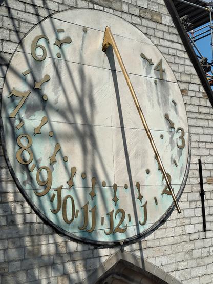 Photo depicting the sundial on the Nieuwe Kerk in Amsterdam. Sun time: 12:40ish, CET: 14:30 21 June 2025 (official time for Sun being at its highest point 13:40 cet)