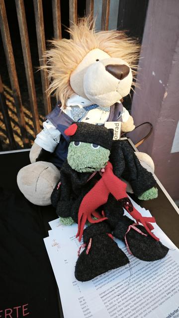 Joschka mit Konrad, dem Schlosslöwen
