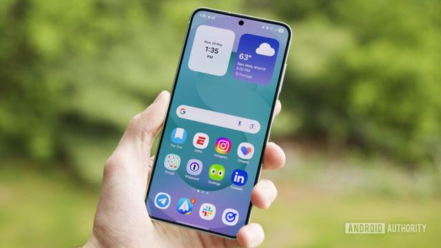 A Samsung Galaxy S25 running the One UI 8 beta.