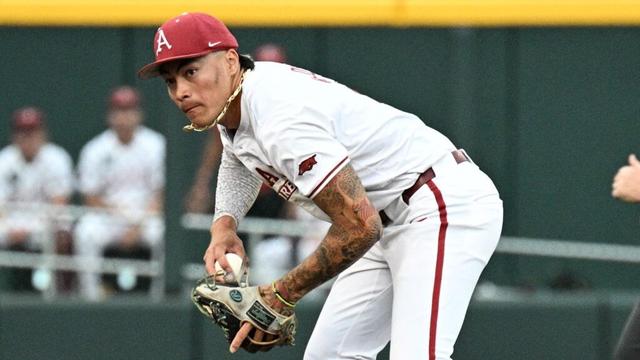 Hogs' Wehiwa Aloy Wins Golden Spikes Award as Top Player