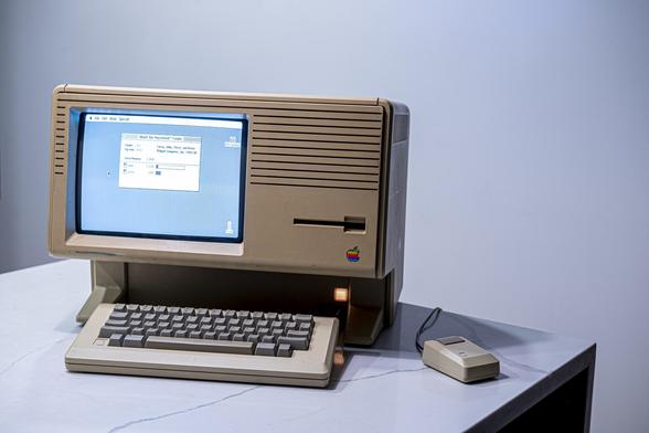 A large beige Apple Lisa computer showing system showing the system 6 about window