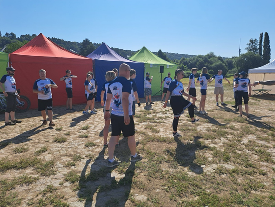 Blue Dragons beim Aufwärmen für das Event