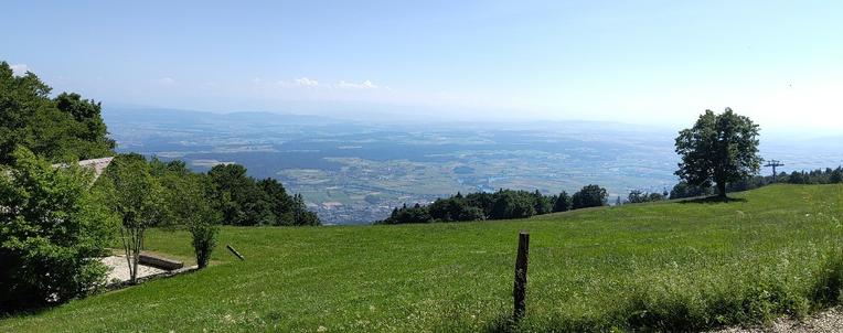 Aussicht auf das Mittelland mit Aare vom Weissenstein.