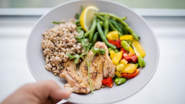 How to do meal sequencing, and whether experts say it works