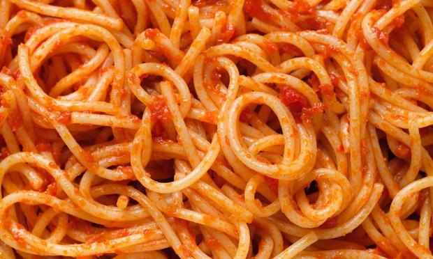 Un plato de espaguetis con tomate. (Getty Images)