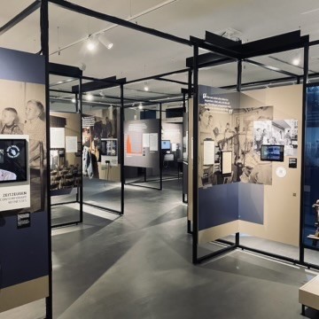 Ein Blick in die Ausstellung im Lern- und Erinnerungsort Notaufnahmelager Gießen.