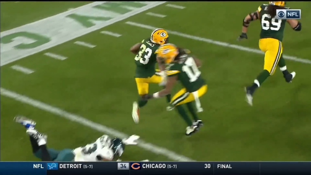 [Highlight] Aaron Jones breaks free for 77-yard TD run on total team-effort play with downfield blocking vs. Eagles (2020)