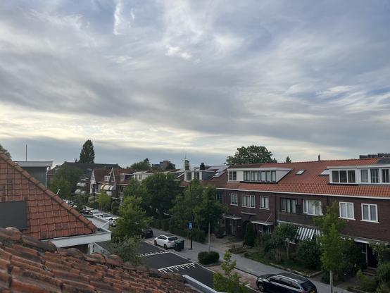 Dreigende lucht met ergens achteraan de molen.