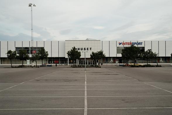 An empty parking in front of a closed mall