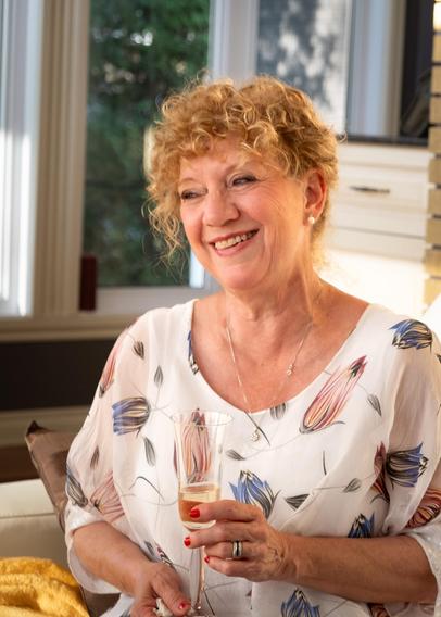 Picture of a smiling woman, she seems to be in her sixties.