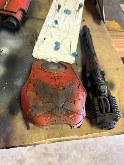 A closer up shot of the reaver carapace. The red is saturated with a nice gradient along the edges.