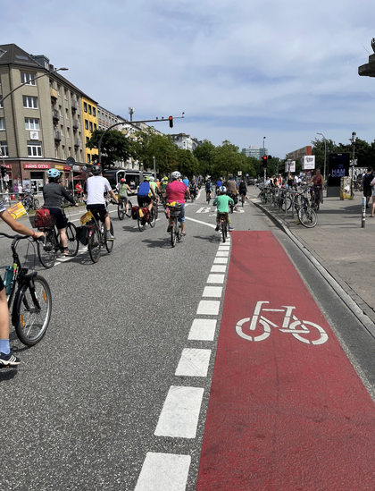 Image of cyclists riding through Hamburg, currently Feldstrasse, during Fahrradsternfahrt Hamburg 2025.