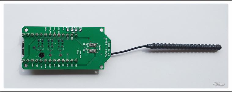 Bildbeschreibung:
Ein LoRa Node DIY Projekt, in Einzelteilen und fertiggestellt.