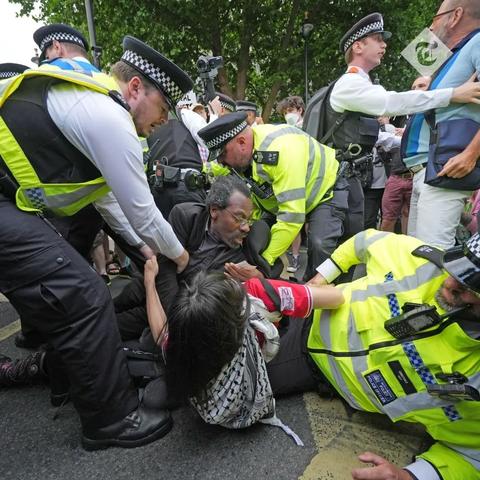 Police attack Palestinian Action after protest ban