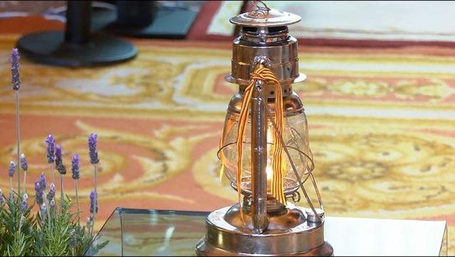 Un grup de nens de Corbera de Llobregat han estat els encarregats de portar la flama al Parlament