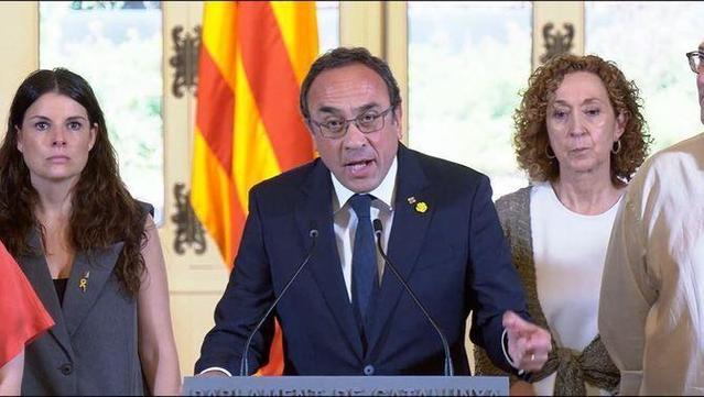 El president del Parlament, Josep Rull, durant l'acte de benvinguda de la flama